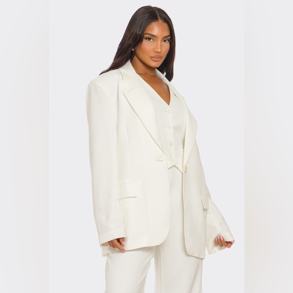 Oversized Blazer with Light Shoulder Pads in Off White - Picture 5 of 6